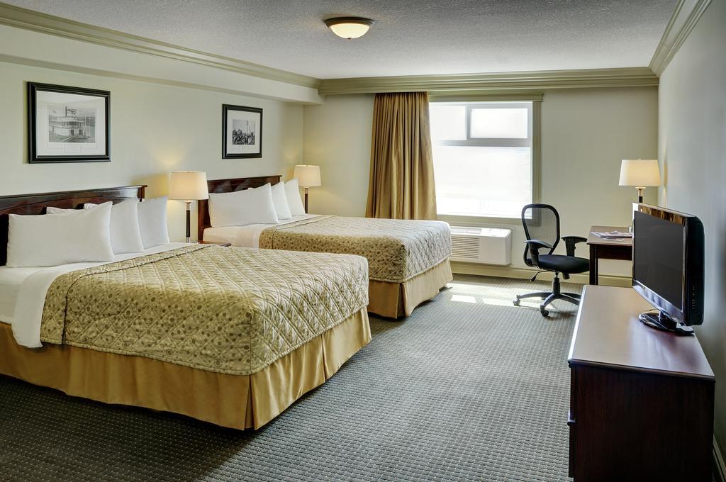 Chateau Nova Hotel Fort Mcmurray Room photo